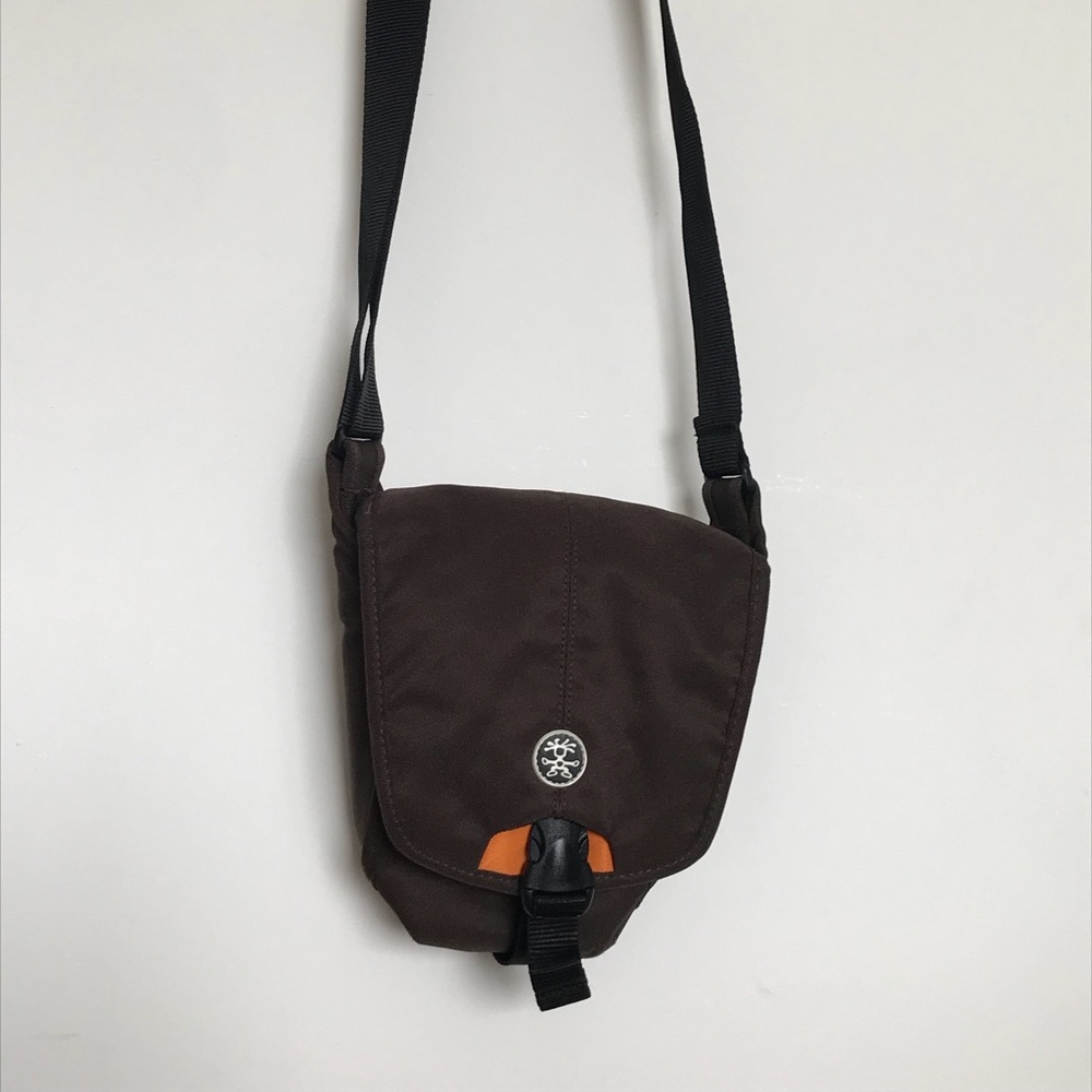 Crumpler camera bag - 3 million dollar home